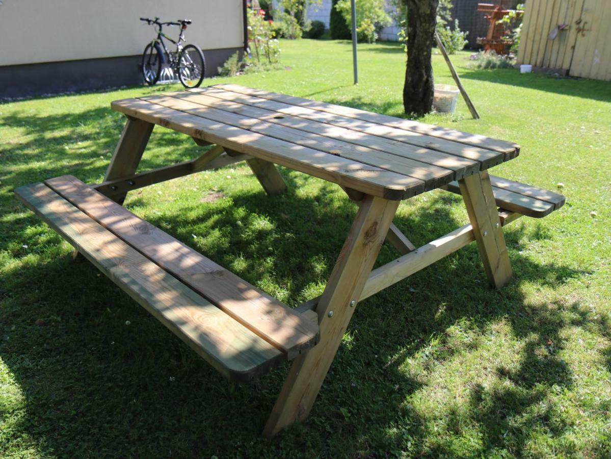 Cozy Summer House With Free Parking Near City Center & Beach Kuressaare Exterior photo